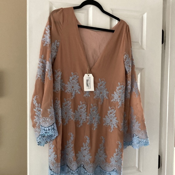 Vici Dress - Picture 2 of 3